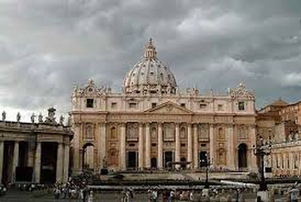 الفاتيكان: رئيس وزراء أوكرانيا يختصر زيارته إلى روما بسبب الوضع في بلاده