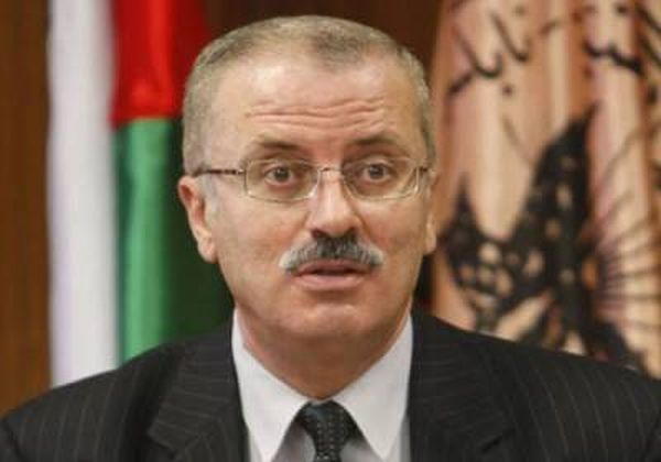حمدالله يقدم استقالة حكومته للرئيس الفلسطيني وعباس يعيد تكليفه بتشكيل حكومة جديدة