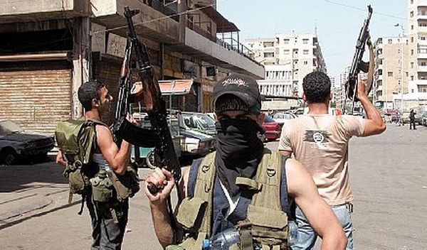 طرابلس في لبنان اشتباكات وعمليات عسكرية...
اعنف الاشتباكات بين جبل محسن العلوي والمحاور السنية بالمدفعية والرشاشات الثقيلة...
ارتفاع القتلى الى ستة وجرحى الجيش تسعة بينهم ضابط وعشرات الجرحى المدنيين
