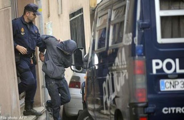 مدريد تعتقل فرنسيا جزائريا يشتبه بممارسته الإرهاب في سوريا