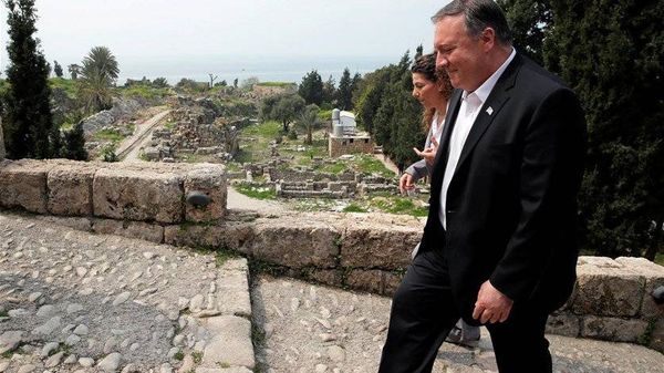بالصور: بومبيو وزوجته في جبيل...