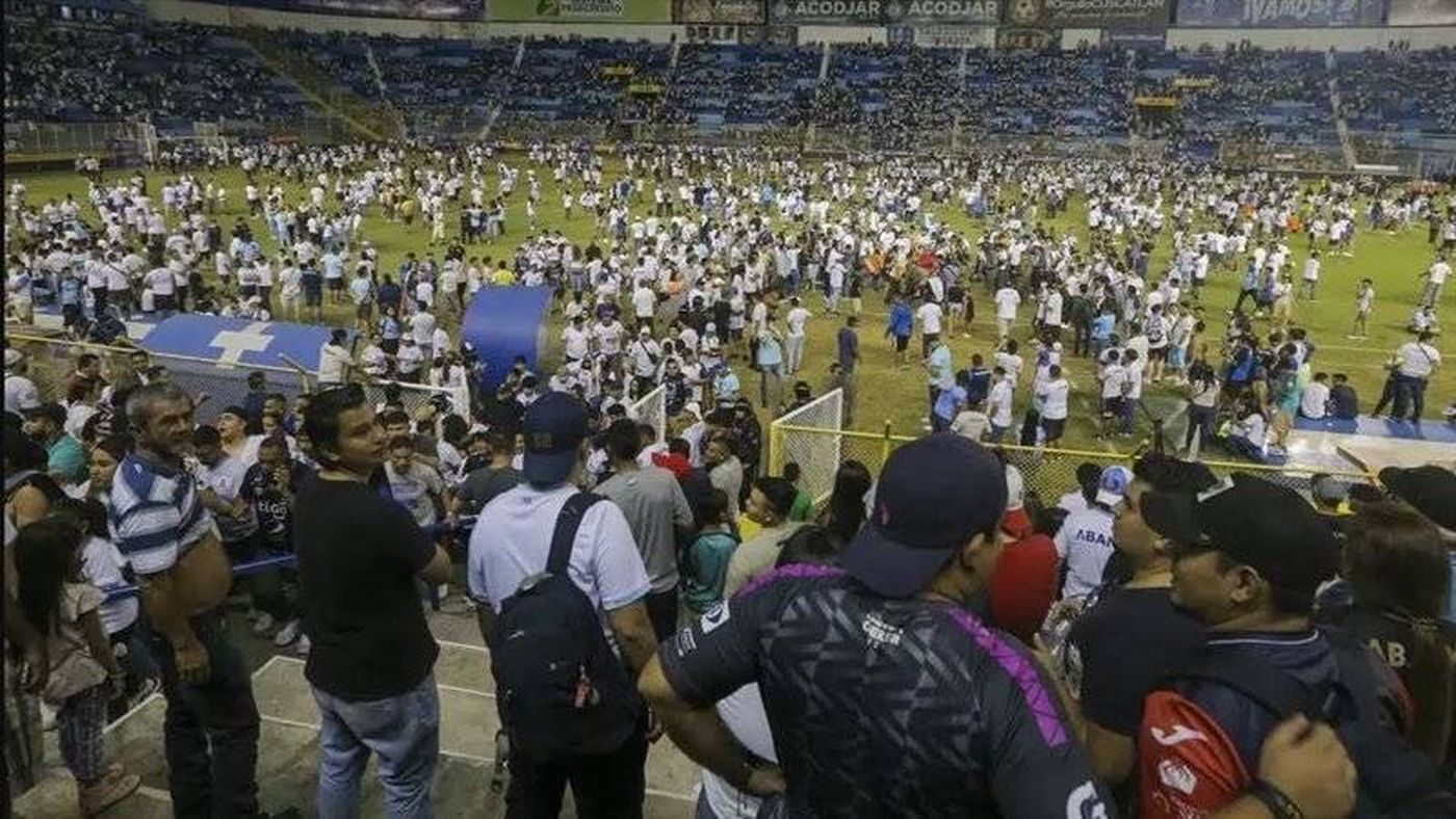 "لن يكون هناك بطل"... السلفادور تلغي الدوري المحلي بعد حادثة التّدافع