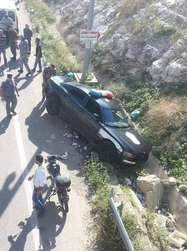 في لبنان..تدهور سيارة لقوى الأمن بعد مطاردة لسيارة ربيد