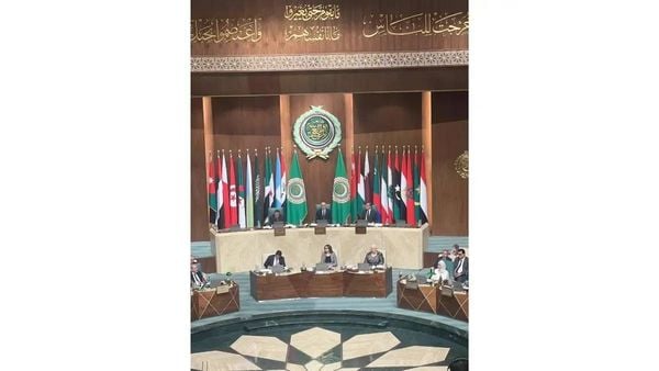 جامعة الدول العربية تتبنى قرارات الحكومة اللبنانية وتدعم حصر السلاح بيد الدولة