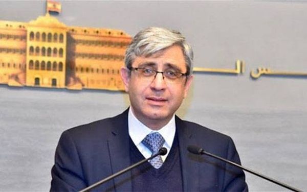 وزير التربية يعلن توقف الدروس والامتحانات الحضورية في الجامعات والمعاهد الفنية
