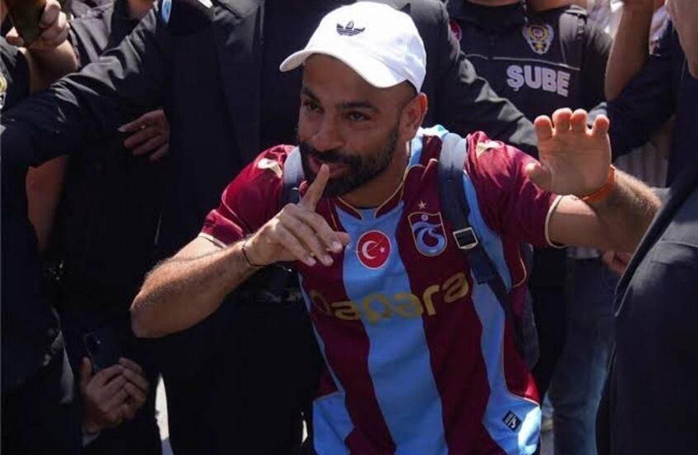 تكريم مختلف لمحمد صلاح في طرابزون التركية!
