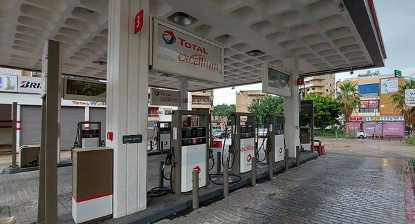 محطات الوقود في طرابلس مقفلة الى حين تأمين الحماية الامنية ...