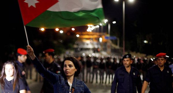 الأردن يسحب رسميا مشروع قانون ضريبة الدخل الذي أثار احتجاجات شعبية