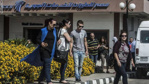 اليونان: طائرة مصر للطيران انحرفت 90 درجة يسارا ثم 360 درجة يمينا واختفت بعد دخول الأجواء المصرية