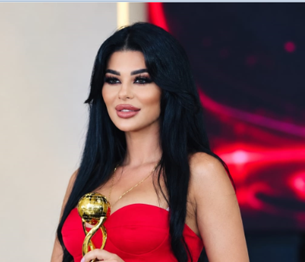 خبيرة التجميل إليان بو عون تحصد جائزة «خبر عاجل» السنوية