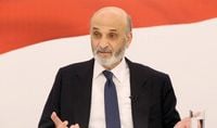 جعجع: قبل ان تطالب الحكومة المجتمع الدولي بتحمُّل مسؤولياته.. عليها هي ان تقوم بتحمُّل مسؤولياتها
