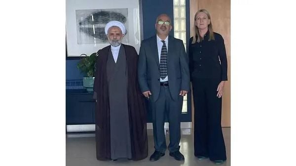 وفد من مكتب العلامة فضل الله يعزّي بوفاة الملك هارالد الخامس في السفارة النروجية