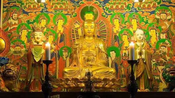 كمبوديا تستعيد آثارا بوذية مسروقة