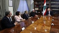 عون يتسلّم دعوة لحضور قداس تكريس مذبح الدويهي والحويك