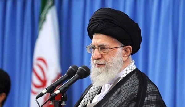 آية الله خامنئي يعزي بضحايا الزلزال ويدعو لإغاثة سريعة