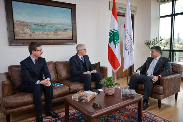 النفّي يتسلم دعوة رسمية لزيارة مرفأ أنتويرب البلجيكي