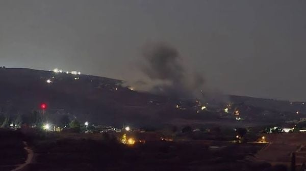 الجيش الإسرائيلي نفّذ تفجيرا في محيط نهر زوطر الغربية، وغارتان استهدفتا بلدة المنصوري في جنوب لبنان.