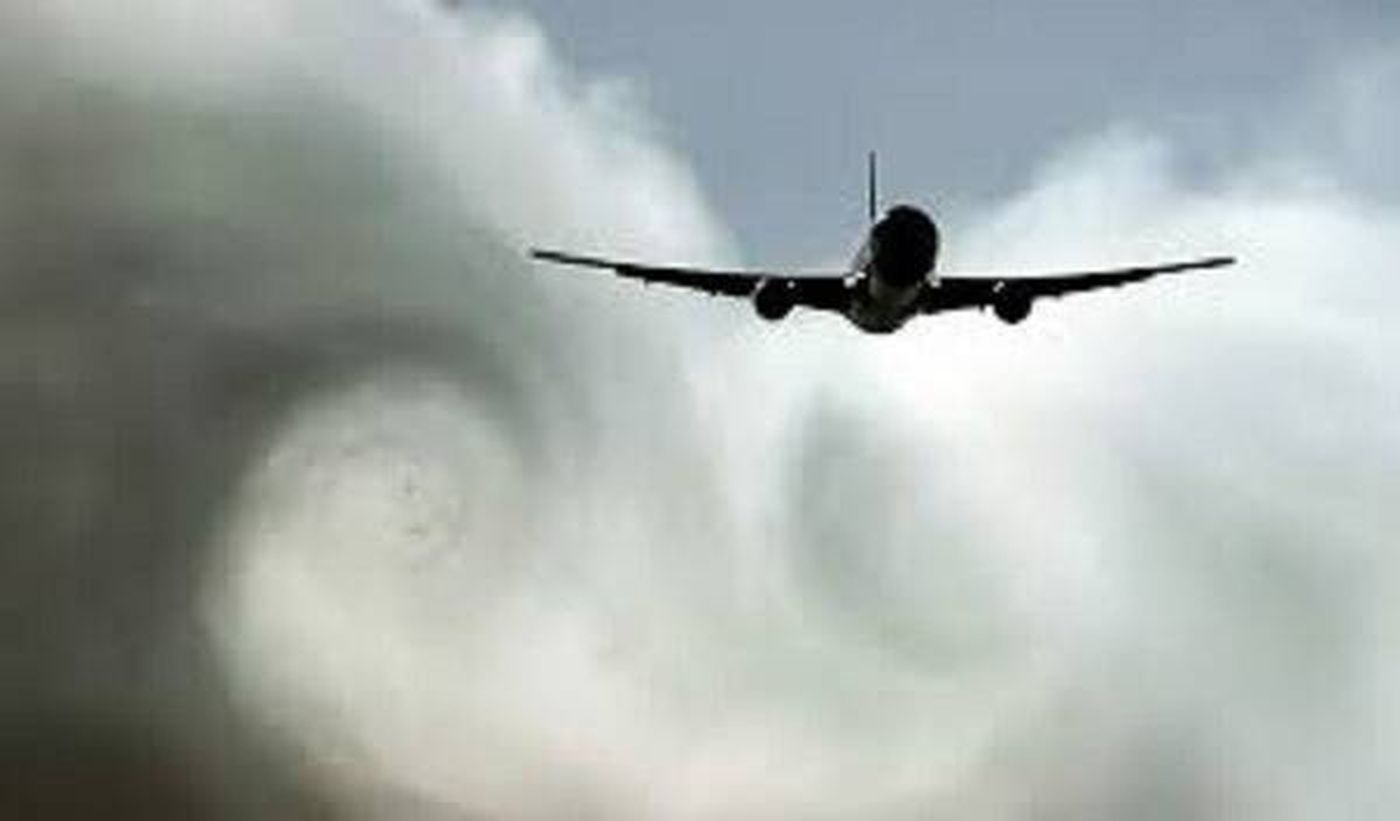 التغيّر المناخي يُفاقم تواتر المطبات الجوية خلال رحلات الطيران