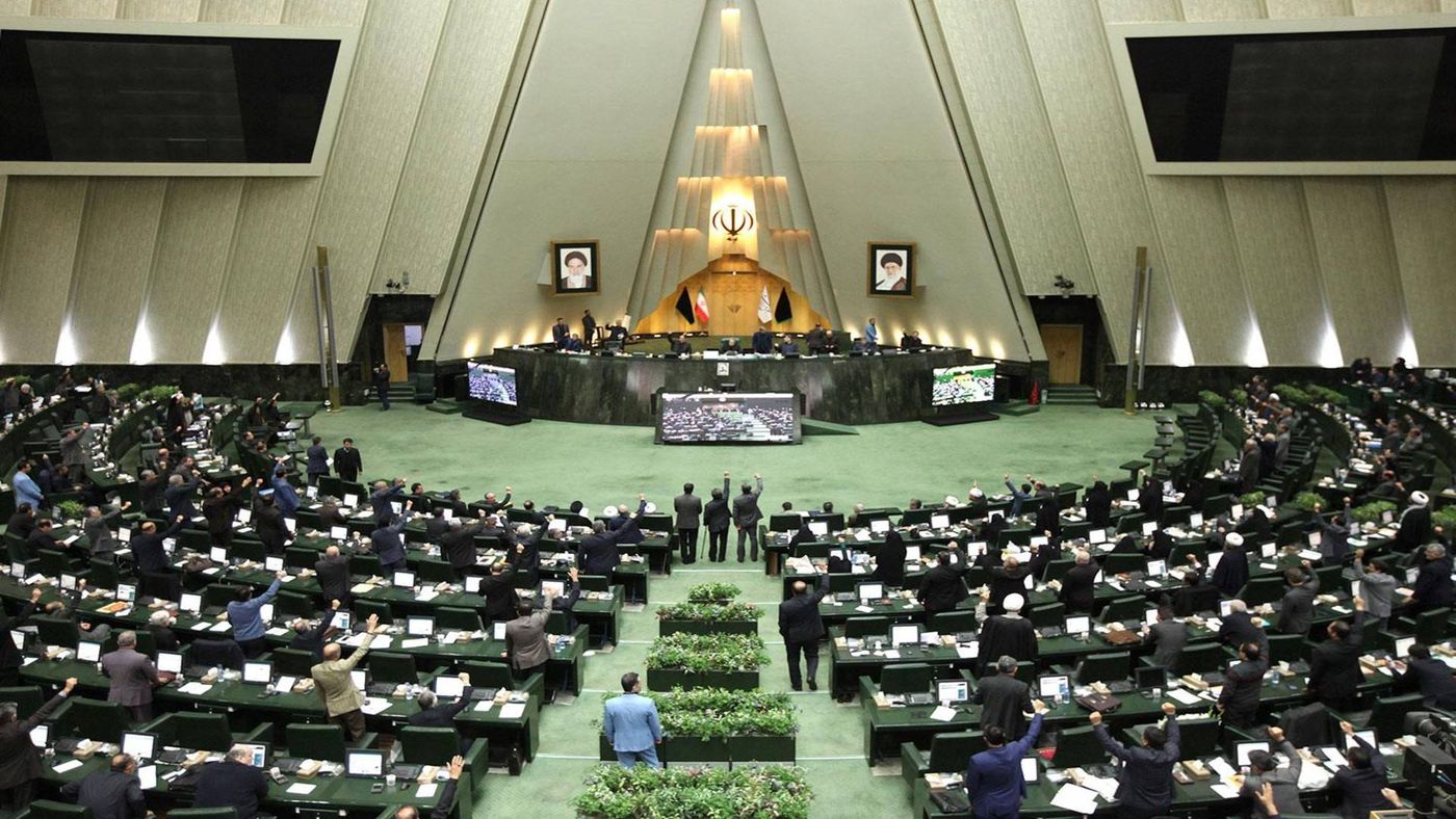 البرلمان الإيراني يكشف عن موعد الإنتهاء من إعداد التقرير الخاص بوفاة مهسا أميني