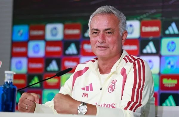 رغم تألق بيلينغهام ومبابي.. مورينيو يختار نجماً آخر في ريال مدريد