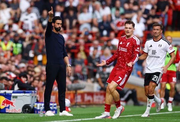 الدوري الانكليزي: ليفربول يتعثر مجدداً وتشيلسي يواصل نزيف النقاط
