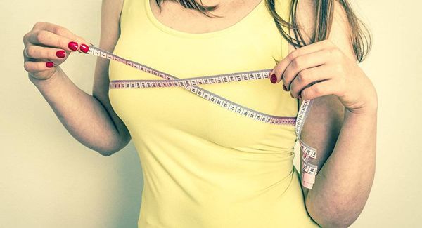 بالصورة: مطعم صيني يقدم خصما على الفاتورة لصاحبات الصدور الكبيرة!
