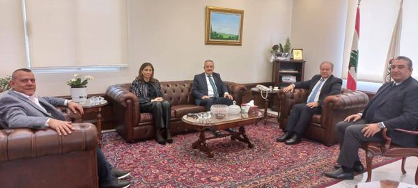 كسبار تداول مع رئيس لجنة العلاقات الدوليّة
في النقابة النظام الداخلي لآداب المهنة