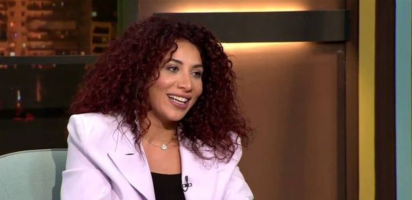 أمل طالب تستعرض سيارتها: "والله العظيم مش عم تخلص"