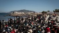 المغرب يعلن استعداده لإعادة قاصرين وصلوا إلى سبتة بالتعاون مع إسبانيا