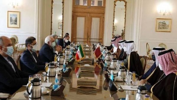 ظريف وآل ثاني يبحثان جهود قطر في الوساطة بين إيران والولايات المتحدة
