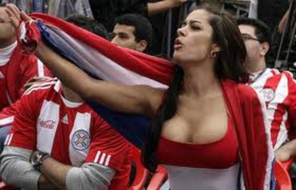 بالصور: جميلات بإنتظار مونديال في 2014
