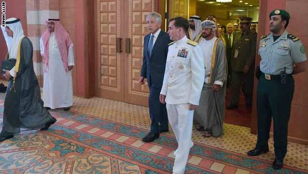 السعودية: هاغل وفريقه يخضعون لفحص "كورونا" قبل الدخول على ولي العهد!