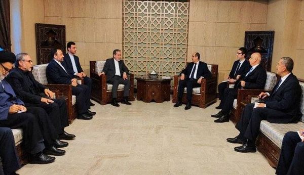 عراقتشي لنظيره السوري: إيران تقف إلى جانب سوريا