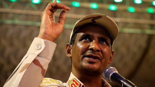 نائب رئيس المجلس العسكري بالسودان: نريد تسليم السلطة اليوم قبل غد