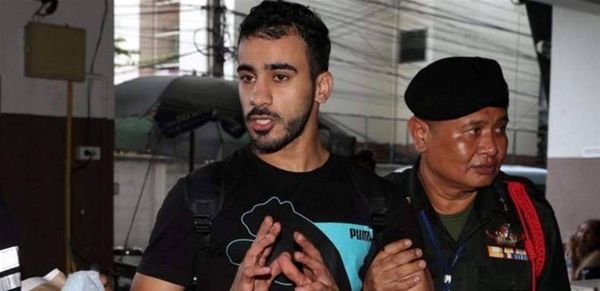 "شهر العسل" تحوّل جحيماً.. زوجة اللاعب البحريني تروي تفاصيل اعتقاله!