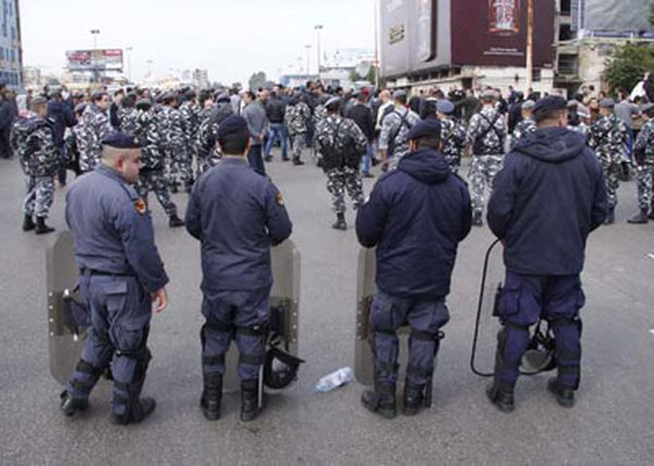 المياومون قطعوا طريق الدورة ــ الكرنتينا
احتجاجا على طرد 62 موظفا من وزارة الطاقة