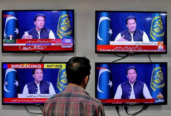 السلطات الباكستانية تحظر البث المباشر لخطاب عمران خان