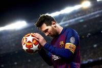 مرشح يشعل انتخابات برشلونة بصورة ميسي