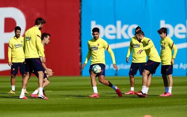 5  شباب في تدريبات برشلونة استعداداً لمواجهة لنابولي