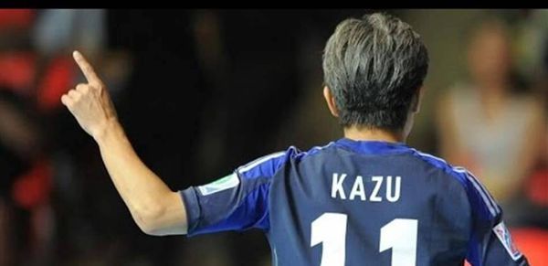 لاعب محترف يجدد عقده رغم بلوغه سن الـ51!