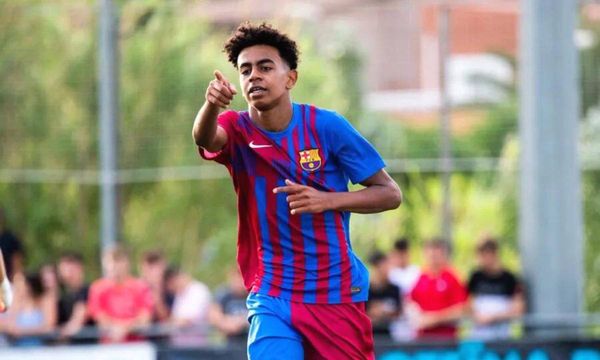 مهمة تشافي... هل يصنع برشلونة "ميسي جديداً من لامين يامال؟