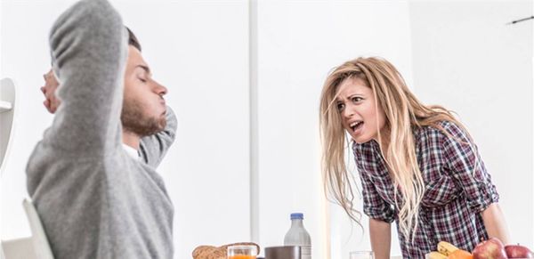 تجنّبي إزعاج زوجك بالنصائح عبر 3 طرق