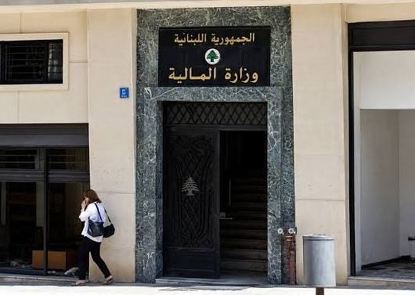 اعتباراً من غد.. رواتب القطاع العام والمعاشات في المصارف