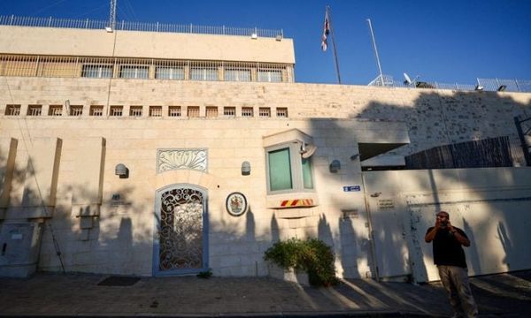 "إسرائيل" تطلب إغلاق القنصلية البريطانية في القدس الشرقية