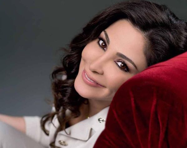 إليسا عايدت الرئيس عون بعيده: أتمنى عليك تحقيق “أحلامنا”