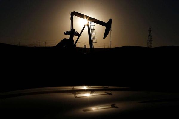 أسواق النفط العالمية ستتحول إلى التخمة في 2019 مع تباطؤ الطلب