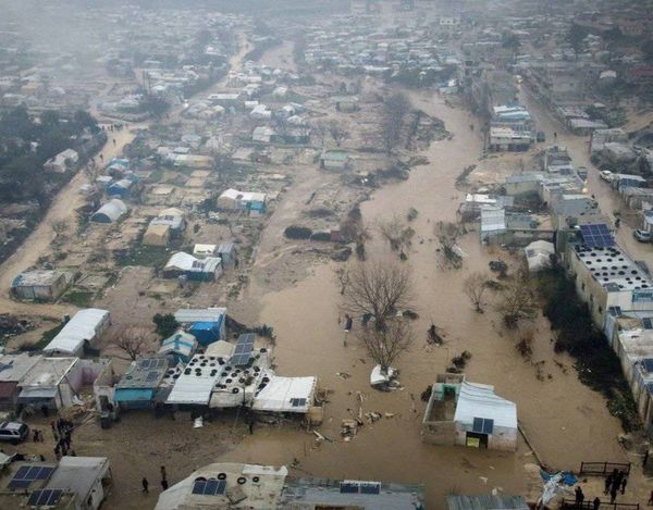 في سوريا... مقتل طفلين وتضرر 300 عائلة جراء سيول جارفة