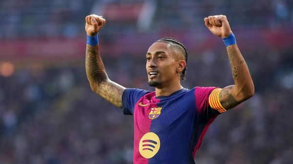 رافينيا يغلق باب الرحيل