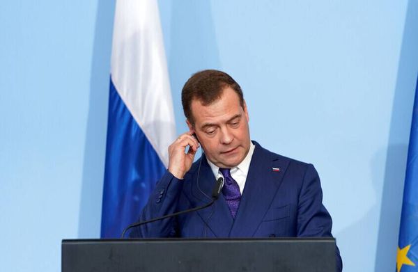 مدفيديف مندداً باستهداف فنزويلا: النووي هو الضامن الوحيد لسيادة الدول