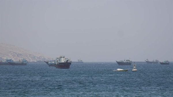 رغم الحرب.. 22 مليون برميل نفط تعبر مضيق هرمز في يوم واحد